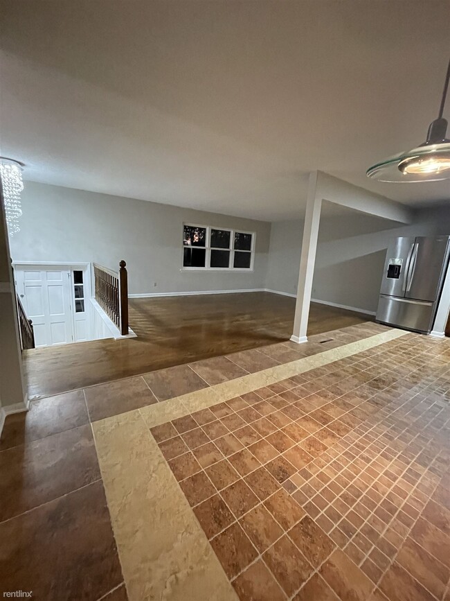Building Photo - 4 br, 2.5 bath House - 1011 Woodfinch Trail