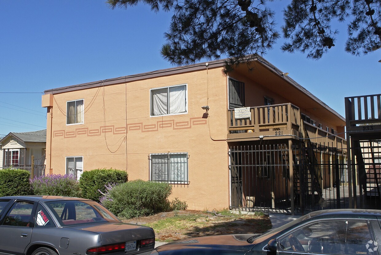 Foto del edificio - 221 Grove Ave