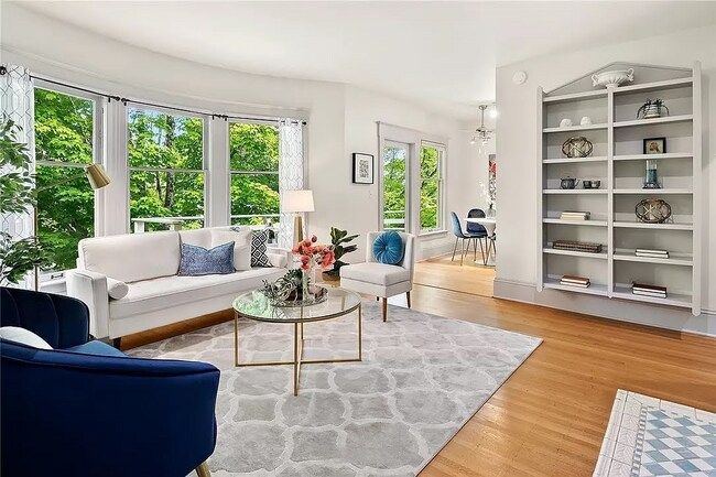 Building Photo - 434 17th Ave E