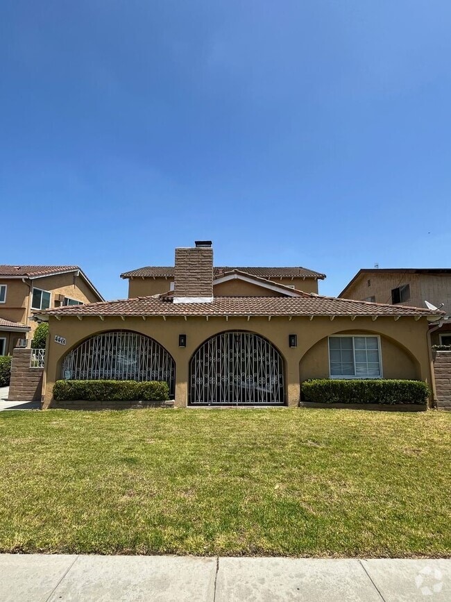 Building Photo - 4461 Green Ave