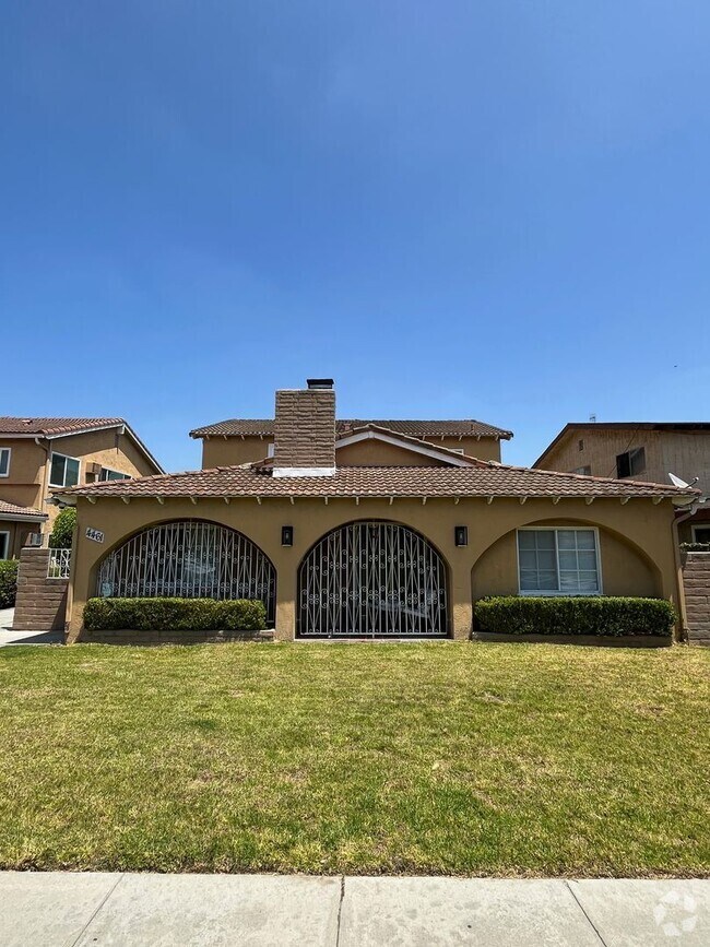 Building Photo - 4461 Green Ave