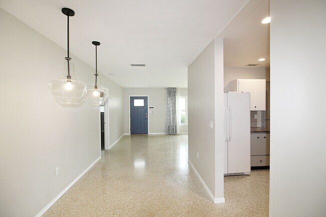 Building Photo - Island of Venice Annual Home for Rent