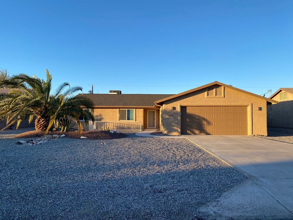 Foto principal - 3 Bedroom - 2 Bath Home