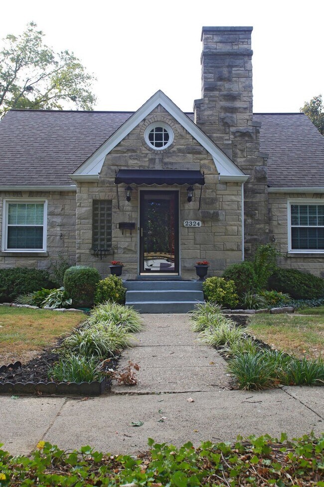 Foto del edificio - 2324 Emerson Ave