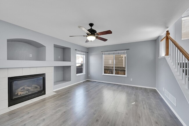 Foto del edificio - $2,640.95, 4 bed, 3.5 bath Home in Co Springs with Fenced in Yard and Finished Basement!