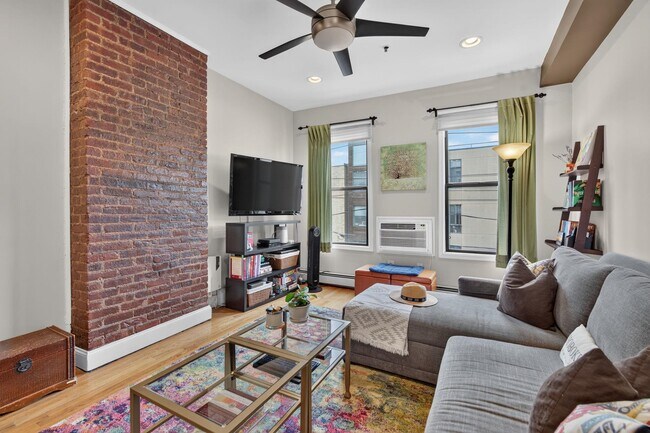 Foto del edificio - 322 Madison St