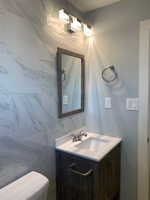 bathroom - 1313 W Taylor St