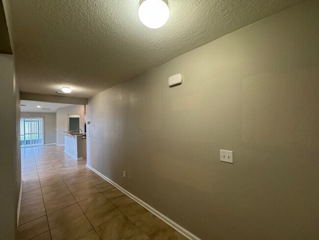 Foto del edificio - Available NOW!!Your Dream Home Awaits: Luxurious 3-Bedroom Oasis, Just Minutes from Daytona Beach!