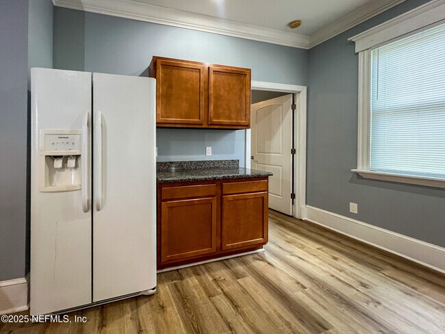 Foto del edificio - 136 E 6th St