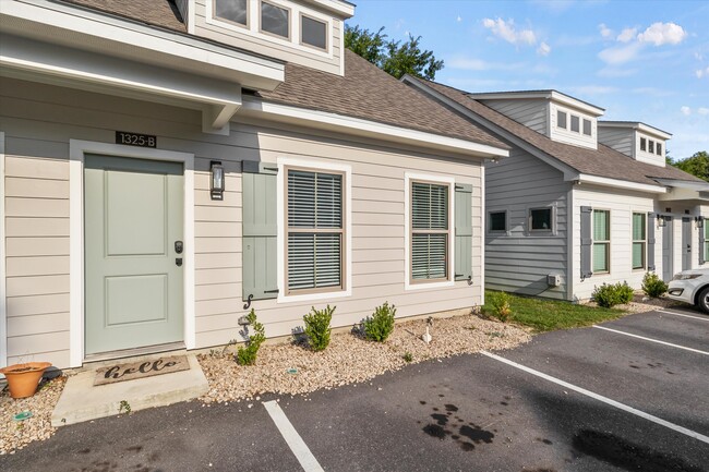 Photo - 1327 N Bronough St House