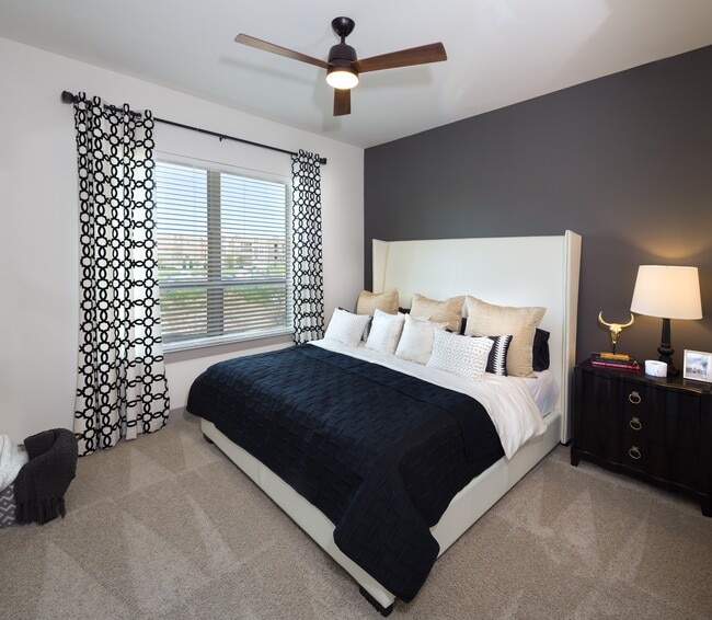 Building Photo - The Louis Las Colinas