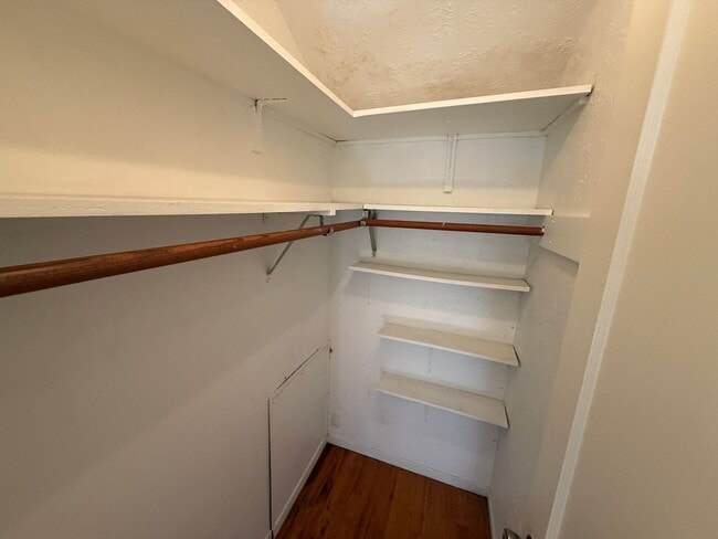 Building Photo - Studio Apartment with on-site Storage