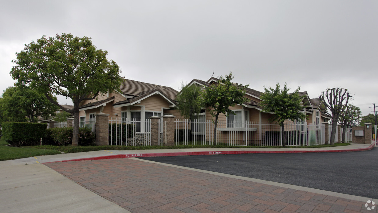 Primary Photo - La Casitas Apartments