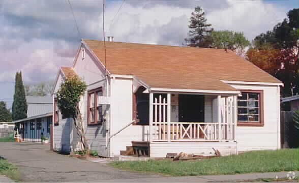 Building Photo - 24024 Park St