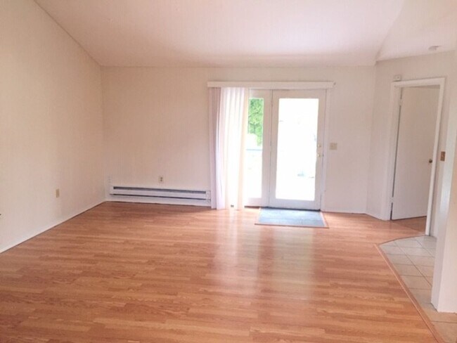 Building Photo - r258b