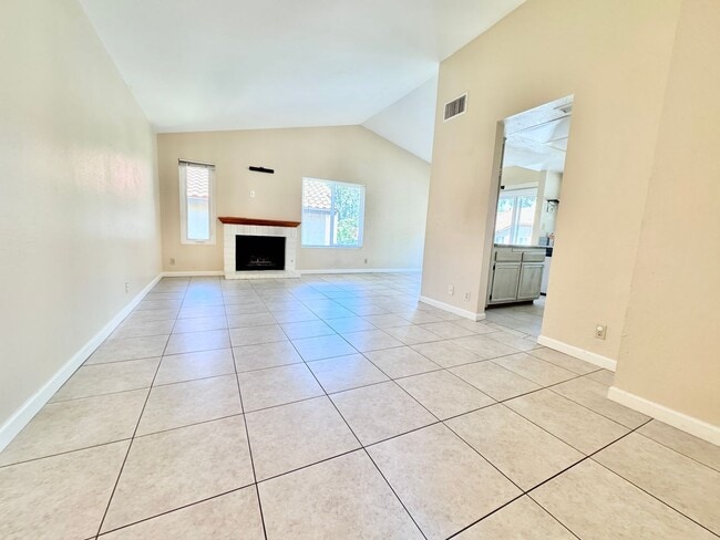 Building Photo - Charming 2-Bedroom Condo with Great Amenit...