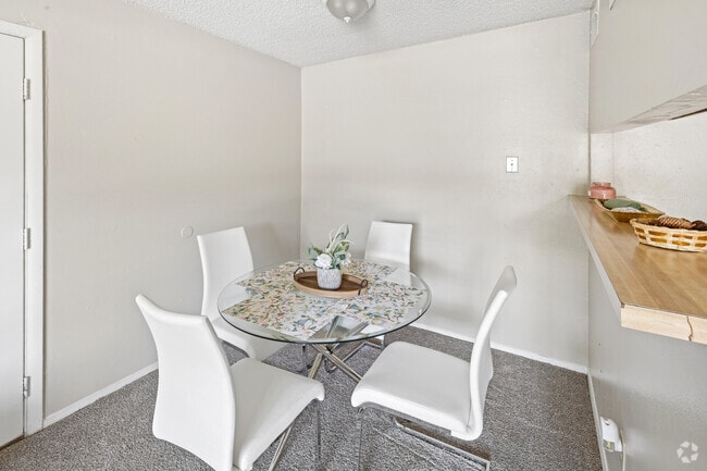 Floor Plan 2 - 1BR, 1BA - 515SF - Dining Area - Avalon of Lawton