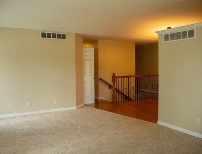 Sala de estar - 2142 Oxford Dr