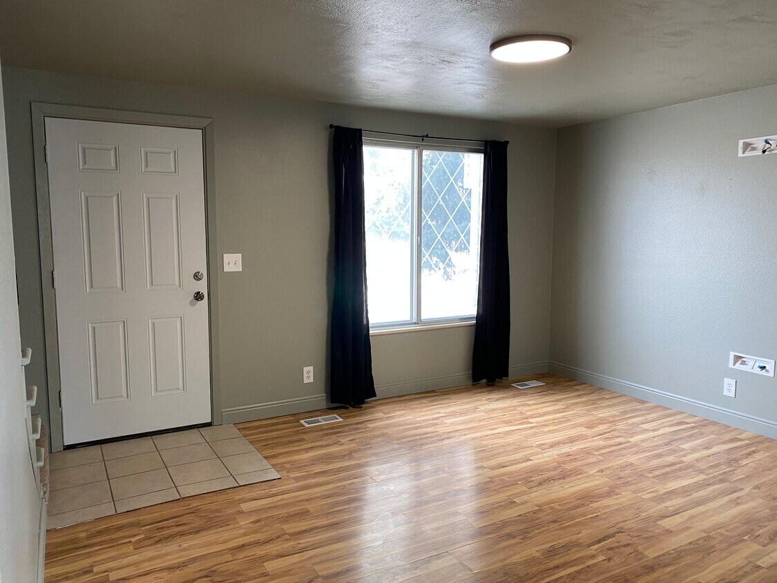 500 Monroe Ave, Green River, WY 82935 Townhouse for Rent in Green