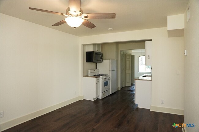 Foto del edificio - 1019 Haynes St