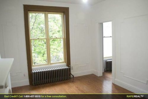 Building Photo - 813 Halsey St