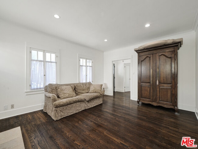 Foto del edificio - 743 N Orange Dr