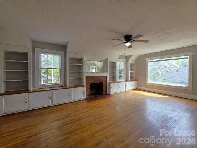 Foto del edificio - 754 Montgomery Ave