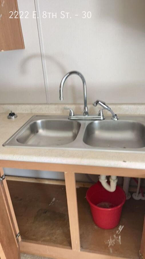 Building Photo - 2222 E 8th St