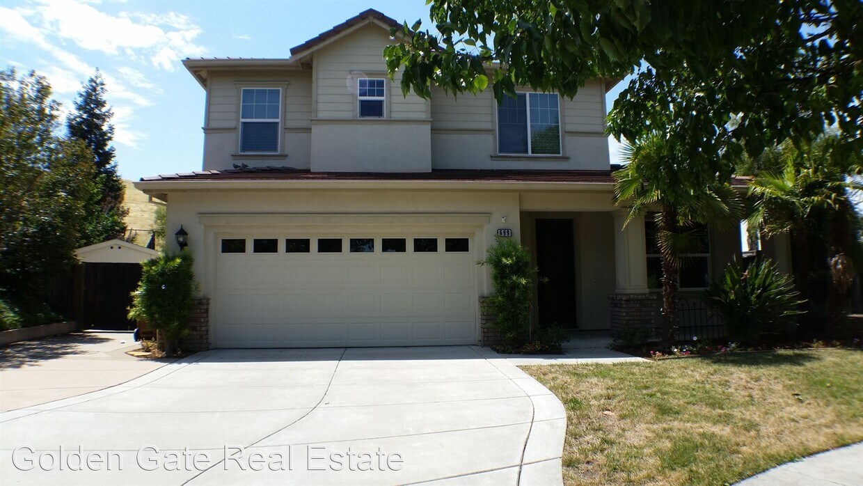 Foto principal - 5 br, 3 bath House - 699 Astor Court