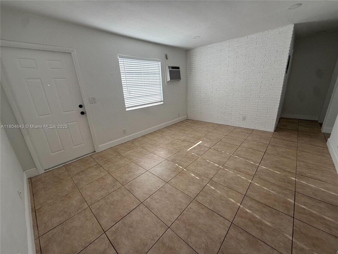 Primary Photo - 504 NW 7th Ct