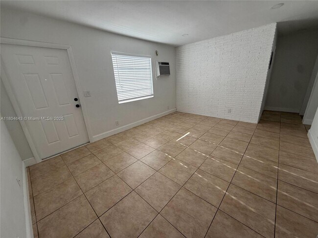 Foto del edificio - 504 NW 7th Ct