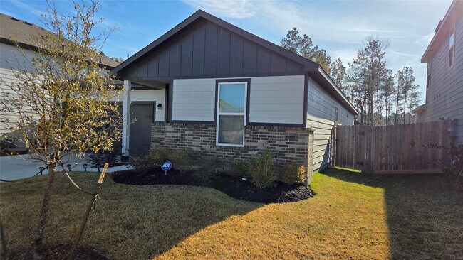 Building Photo - 25049 Pomegranate Pl