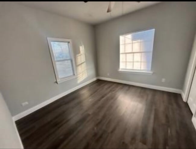 Foto del edificio - 909 Sims Ave