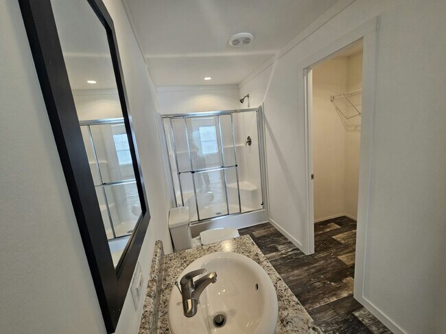 Foto del edificio - 6620 Hidden Oaks Dr