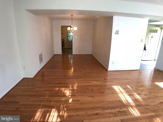 Foto del edificio - 2900 Village Spring Ln