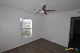 Building Photo - 1003 Estelle Ave