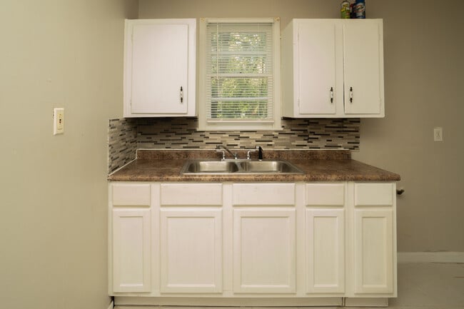 Building Photo - 3709 Dundale Rd