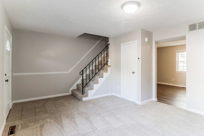 Building Photo - Charming 3 bedroom 1 and a half bath in Ed...