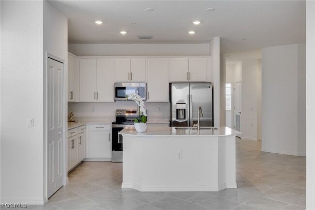 Building Photo - 15405 Grn Acrs Ave