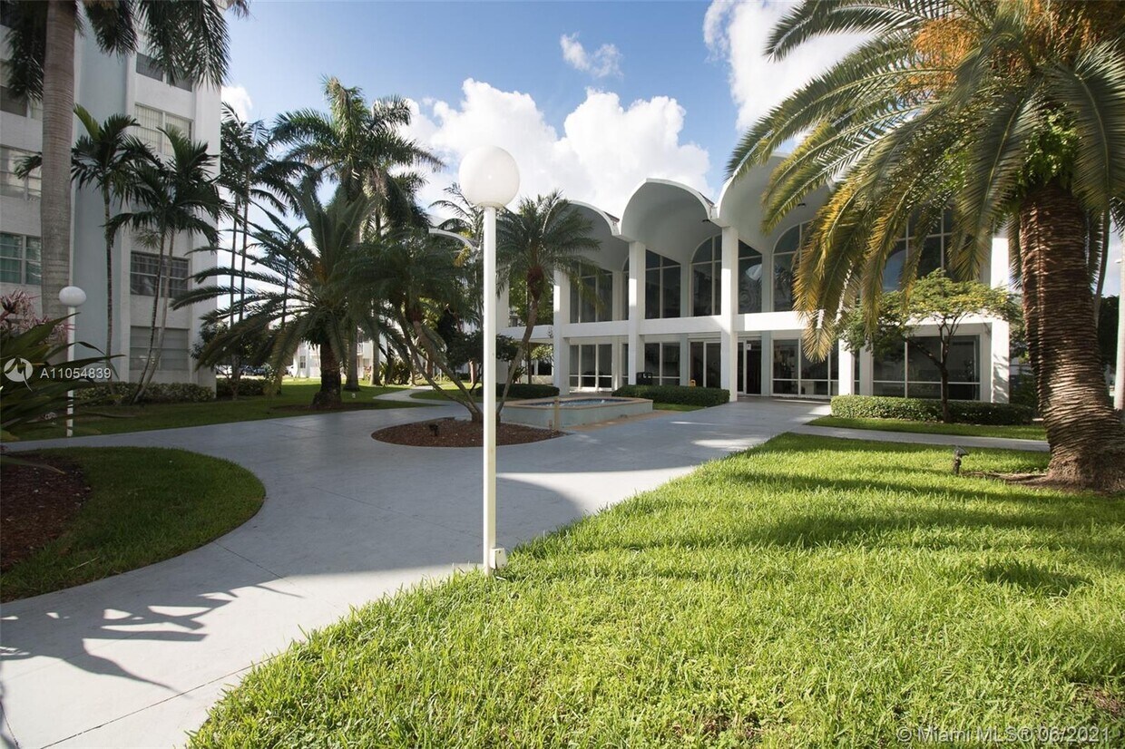Foto principal - 486 NW 165th St