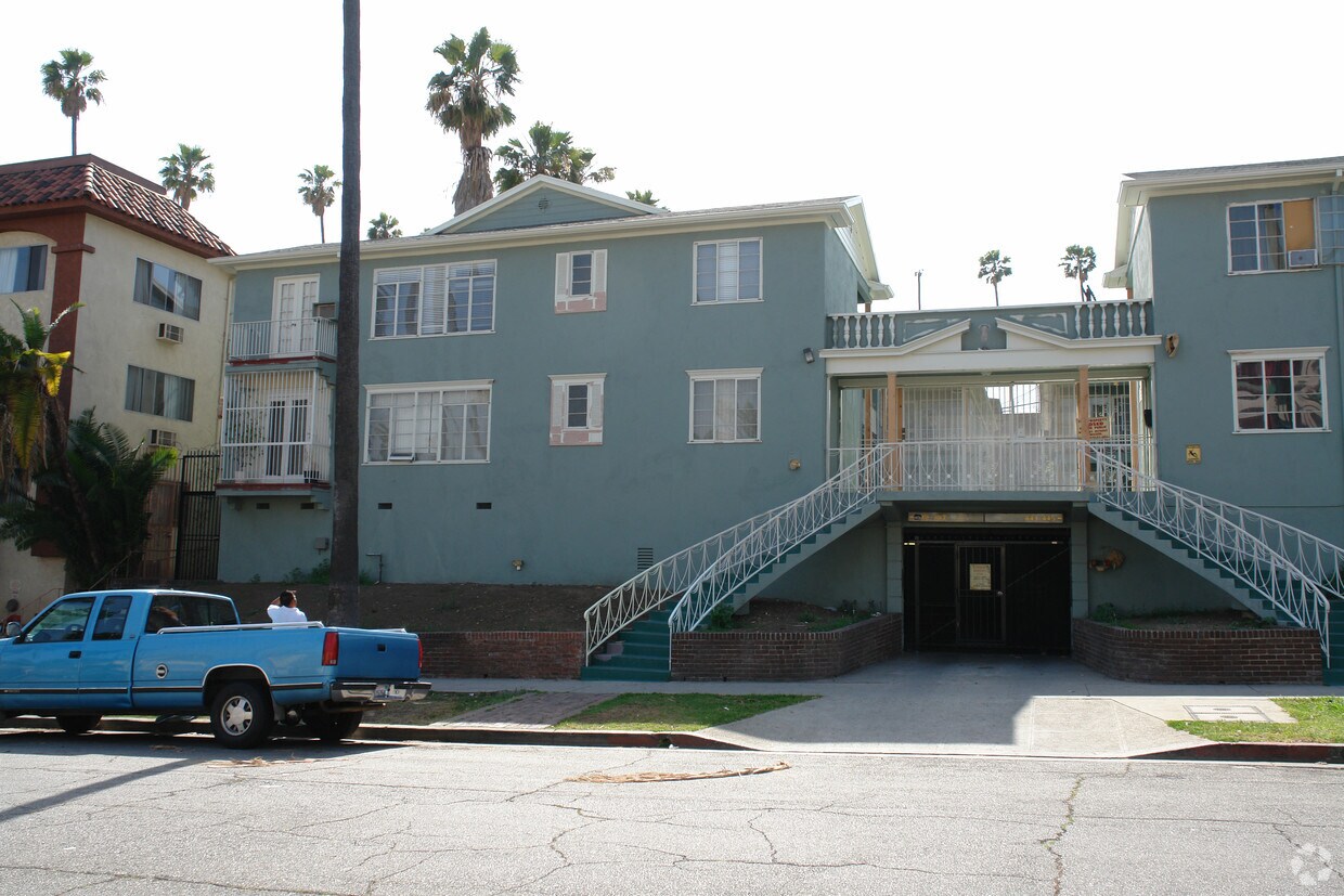 Foto del edificio - 443 S Mariposa Ave