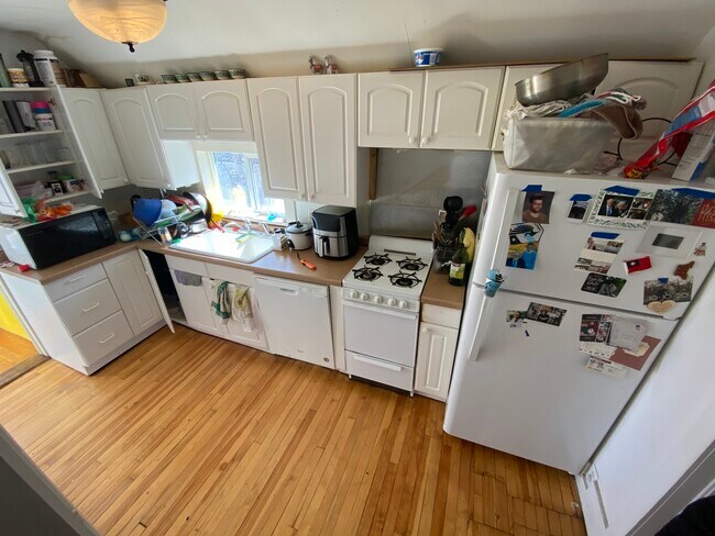 Kitchen - 626 Cherokee Ave