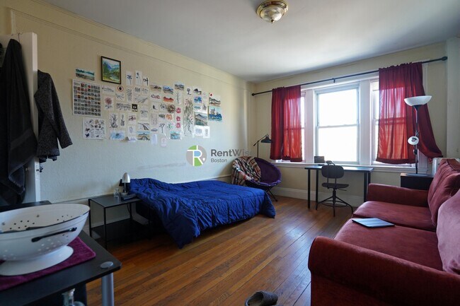 Building Photo - 55 Linden St