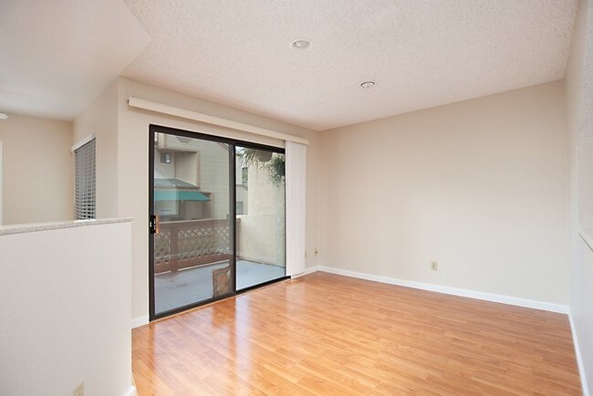 Building Photo - Beautiful 3 Bed / 2.5 Bath house for rent!