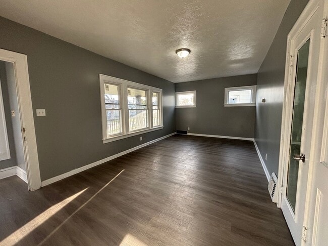 Foto del edificio - 13817 Bartlett Ave