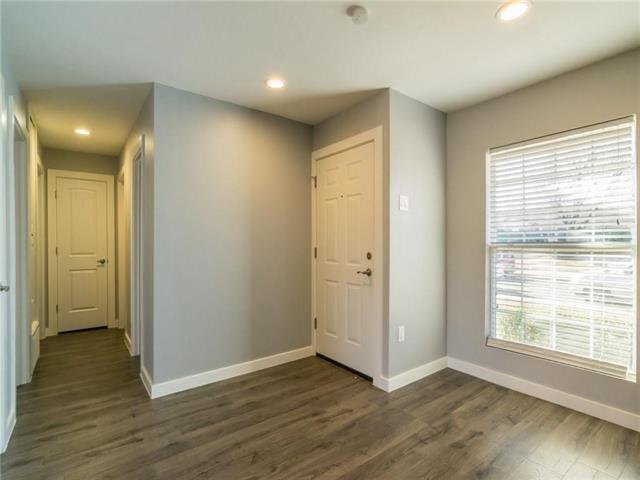 Foto del edificio - 1906 Curtis Dr