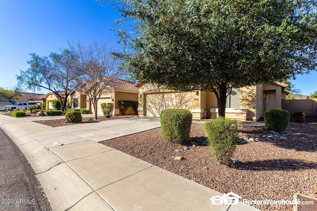 Foto del edificio - 4836 N 126th Dr