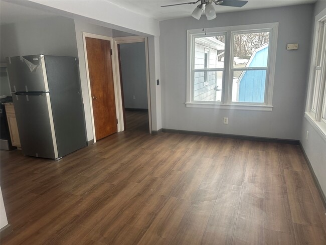 Building Photo - 1228 Hilborn Ave