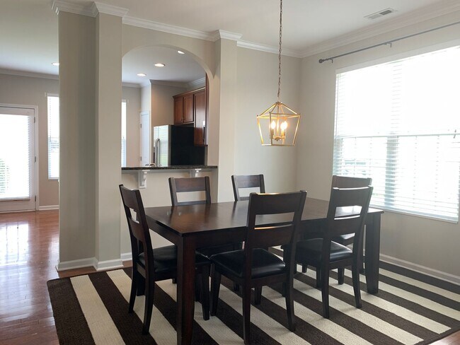 Foto del edificio - Perfectly Located 2 Bedroom Suite Townhome...