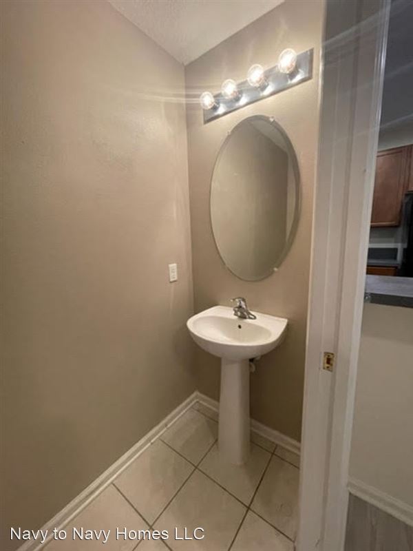 Foto del edificio - 6060 Bartram Village Dr